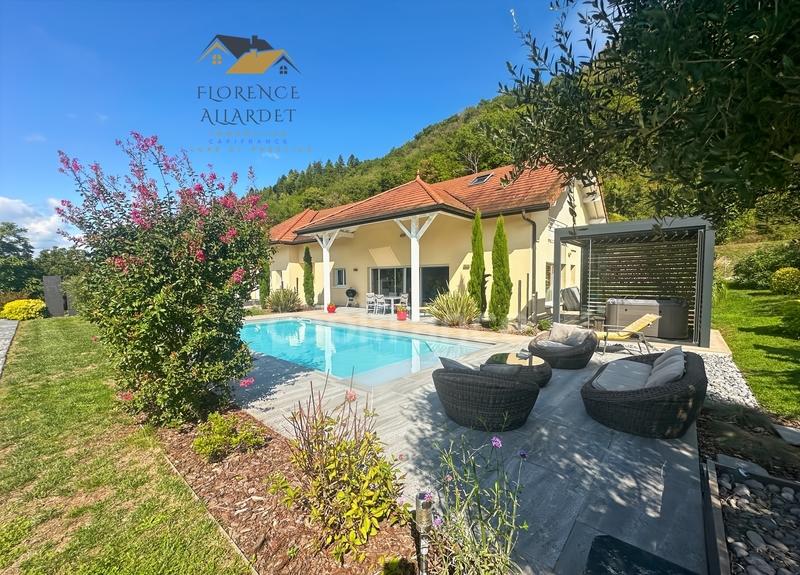 Maison - 242 m² - 5 pièces