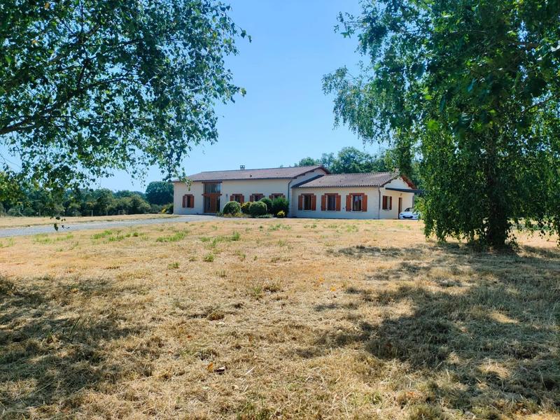 Maison - 243 m² - 9 pièces