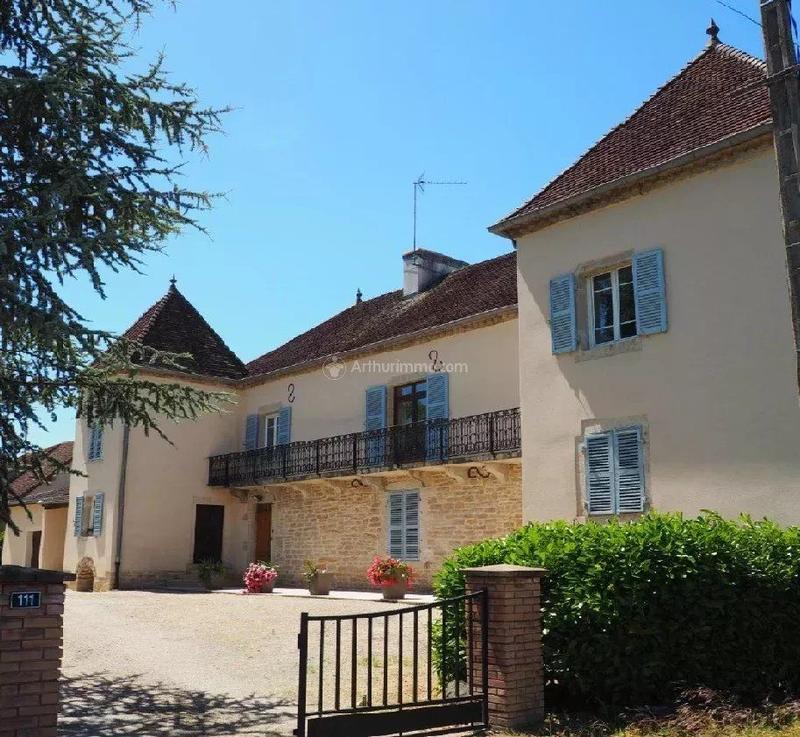 Maison - 252 m² - 10 pièces