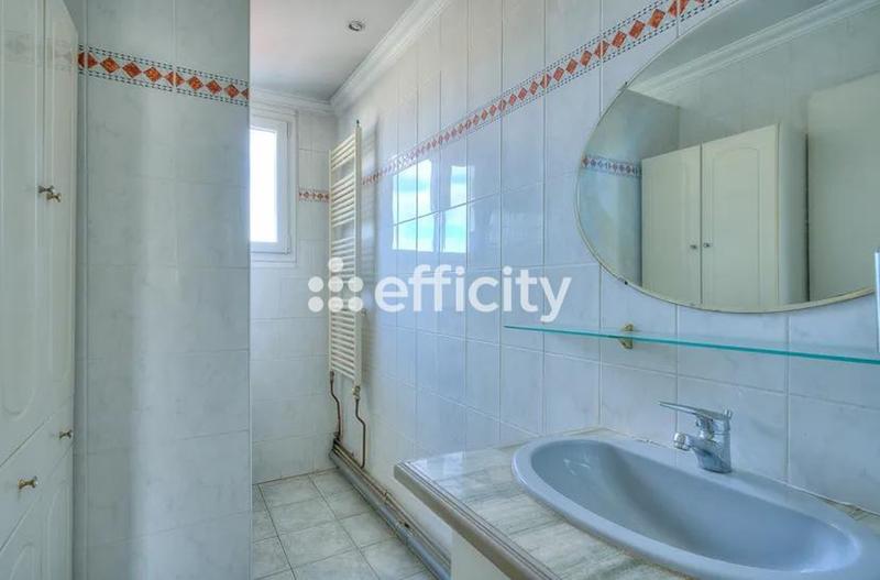 Pavillon - 238 m² - 9 pièces