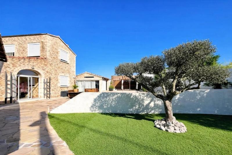 Maison - 340 m² - 11 pièces