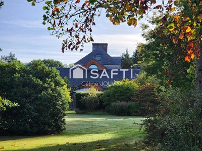 Maison - 220 m² - 8 pièces