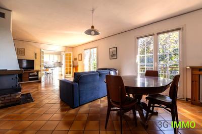 Maison traditionnelle - 140 m² - 7 pièces