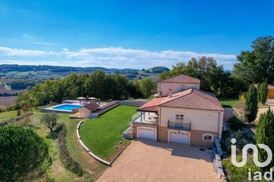 Maison - 485 m² - 10 pièces