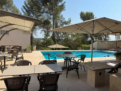 Immeuble - 1 400 m² - 26 pièces