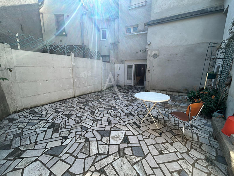 Maison - 210 m² - 7 pièces