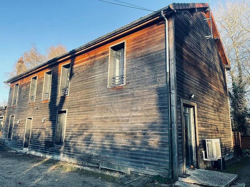 Local commercial - 437 m² - 10 pièces