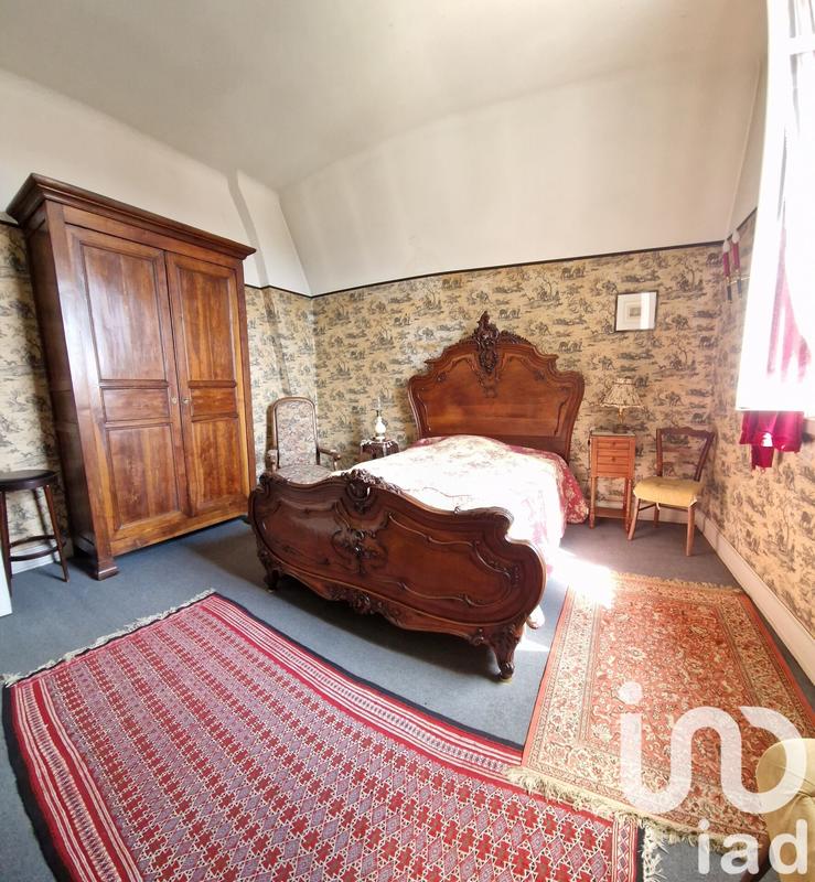 Maison - 270 m² - 16 pièces