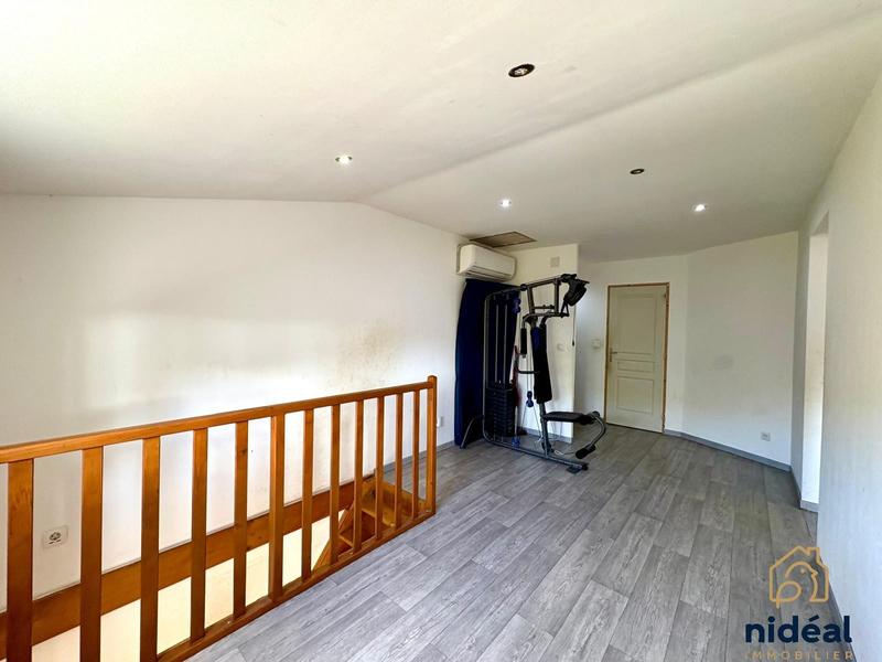 Maison - 180 m² - 8 pièces