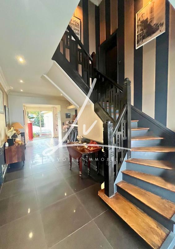 Maison - 185 m² - 8 pièces