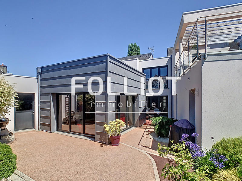 Maison - 224 m² - 8 pièces