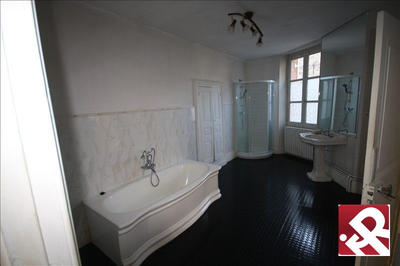 Maison - 1 m² - 10 pièces