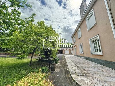 Maison - 300 m² - 15 pièces