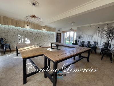 Maison - 294 m² - 9 pièces