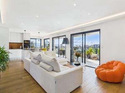 Appartement - 94 m² - 4 pièces