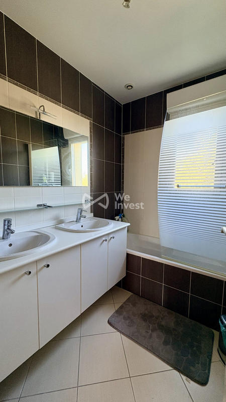 Maison - 202 m² - 11 pièces