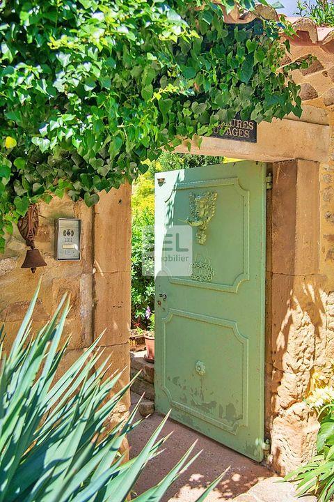 Mas - 571 m² - 24 pièces