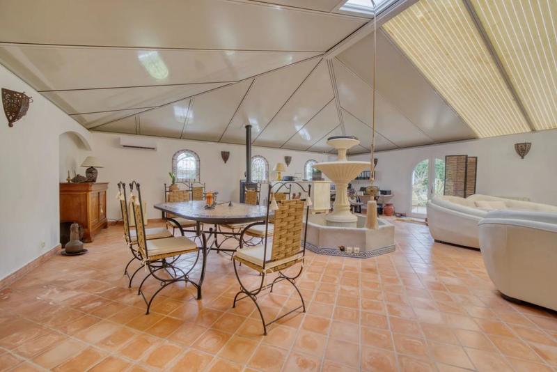 Maison - 307 m² - 5 pièces