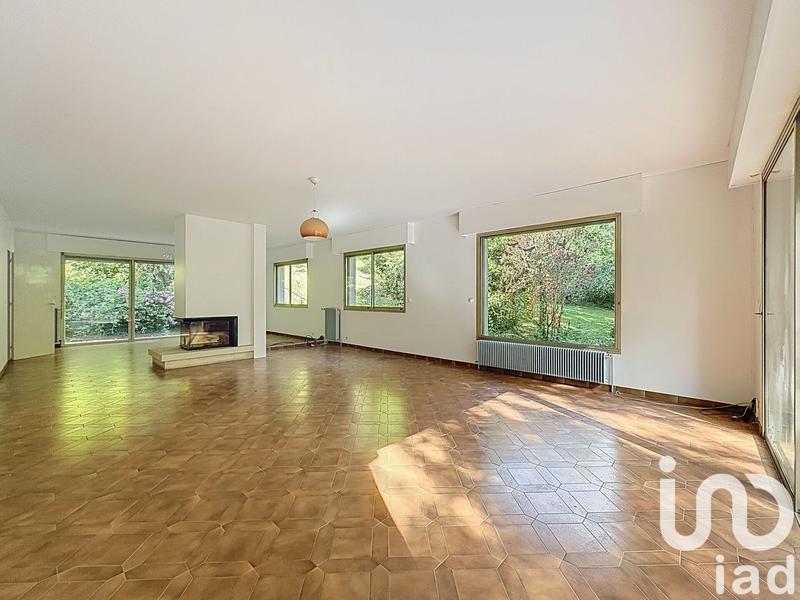 Maison - 375 m² - 10 pièces