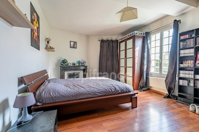 Maison - 250 m² - 7 pièces