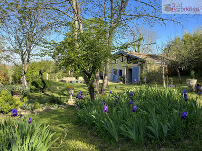 Maison - 260 m² - 9 pièces