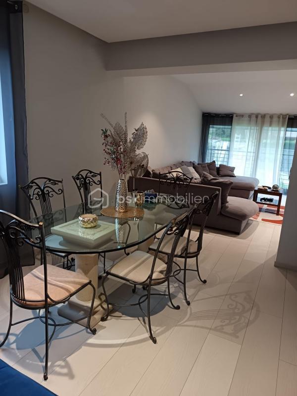 Maison - 190 m² - 8 pièces