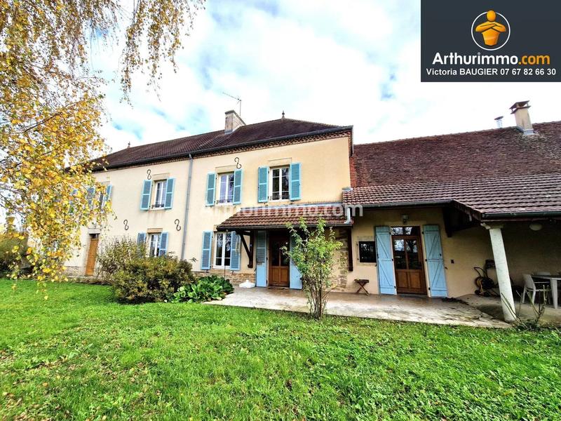 Maison - 252 m² - 10 pièces