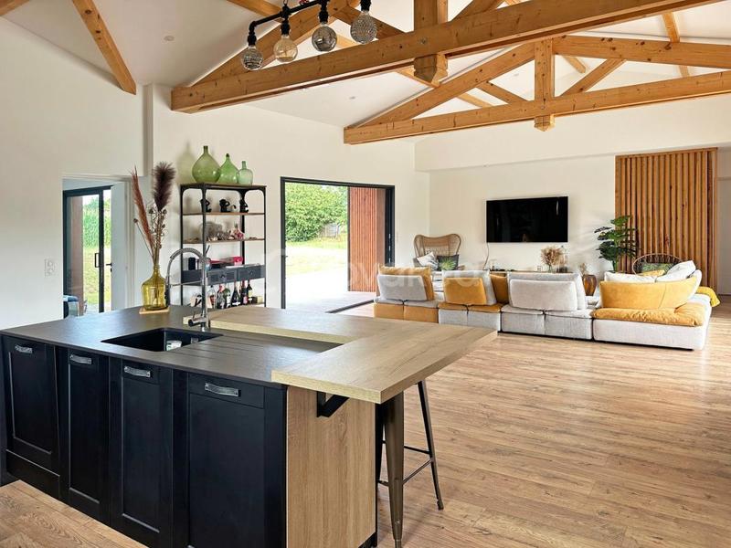 Maison - 140 m² - 5 pièces