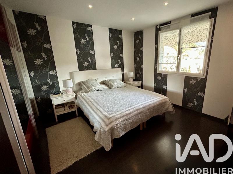 Maison - 240 m² - 8 pièces