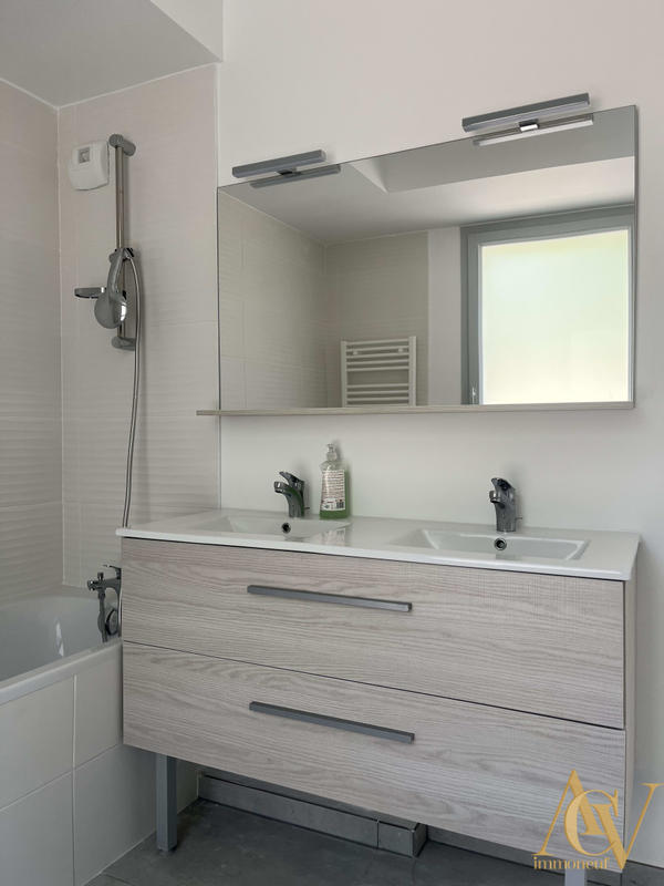 Appartement - 90 m² - 4 pièces