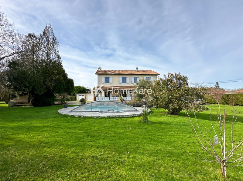 Maison - 202 m² - 5 pièces