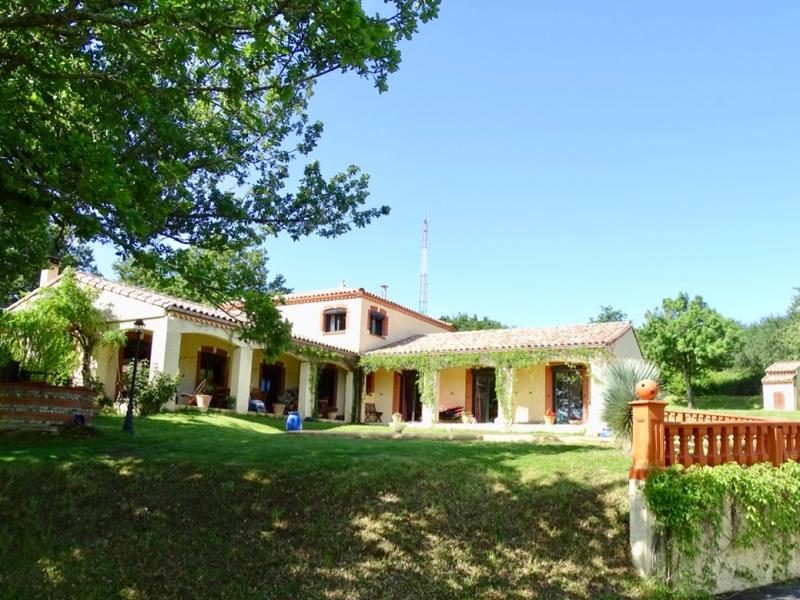 Villa - 233 m² - 9 pièces