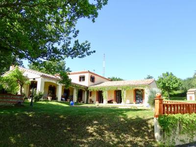 Villa - 233 m² - 9 pièces
