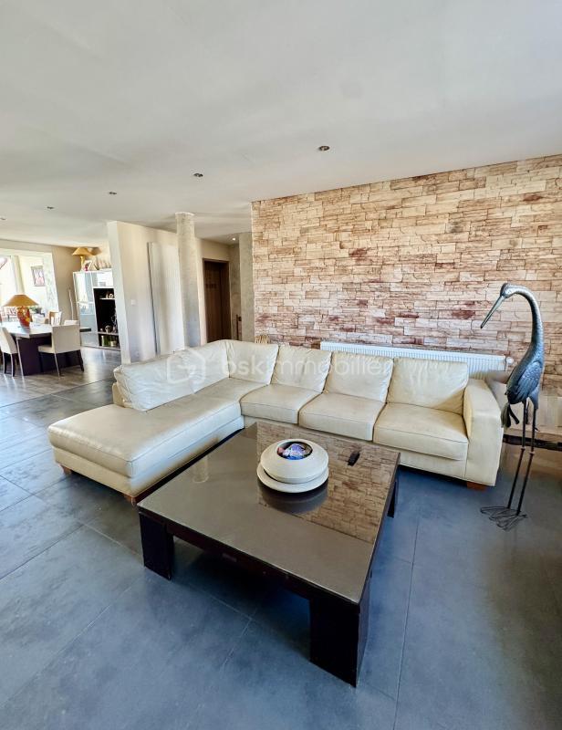 Maison traditionnelle - 260 m² - 10 pièces