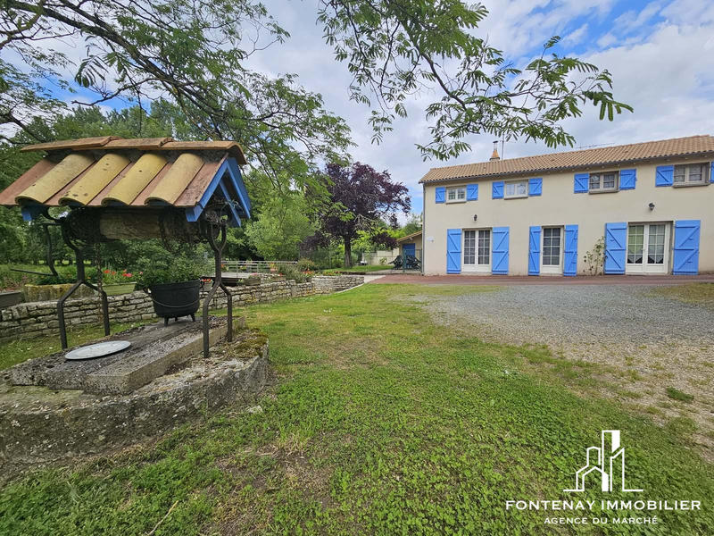 Maison - 220 m² - 11 pièces