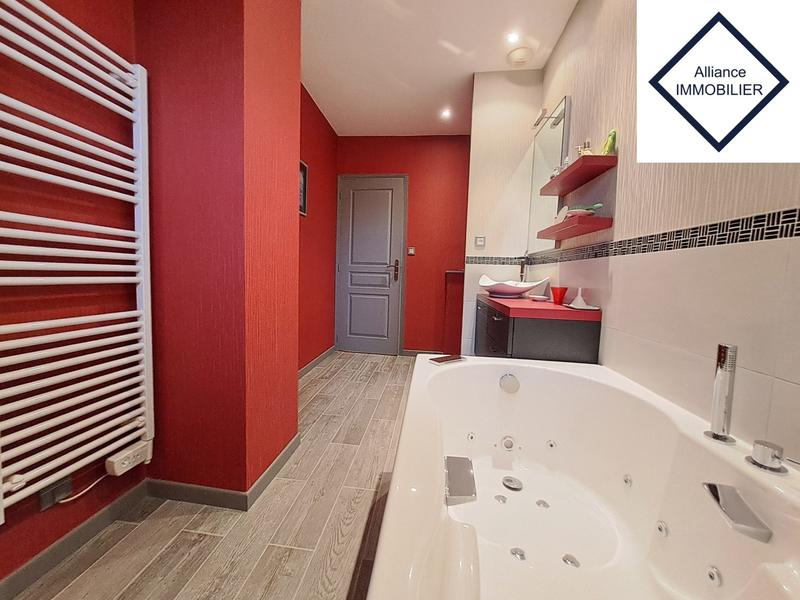 Maison - 161 m² - 11 pièces