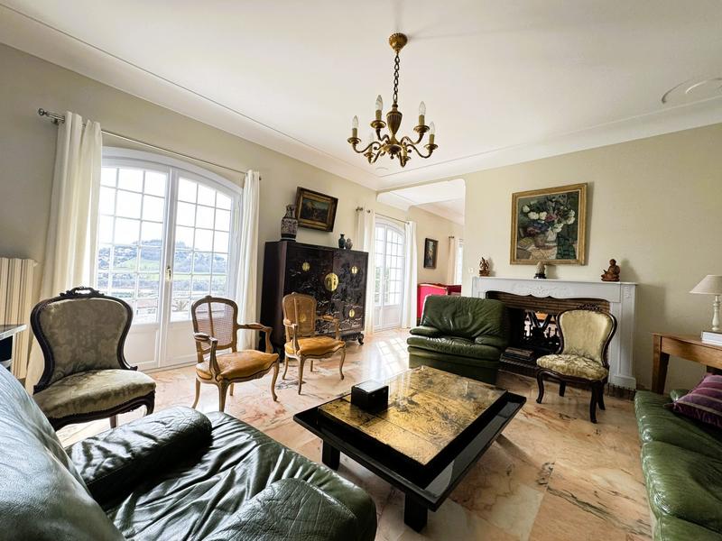 Maison - 204 m² - 9 pièces