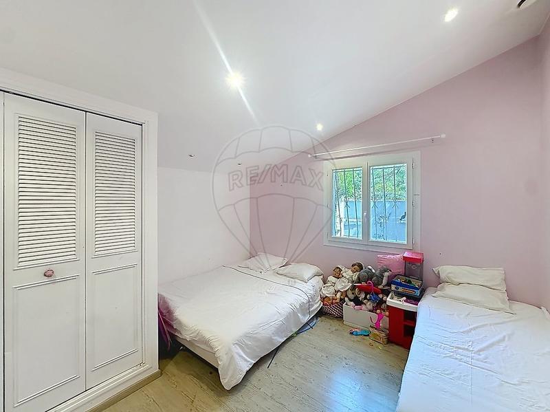 Maison - 220 m² - 8 pièces