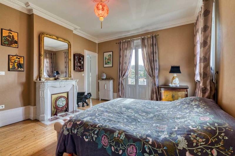 Maison - 223 m² - 10 pièces