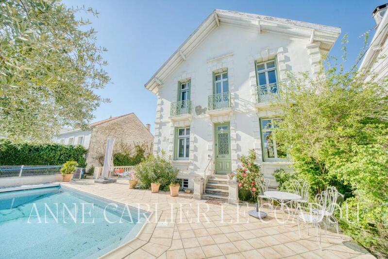 Villa - 232 m² - 8 pièces