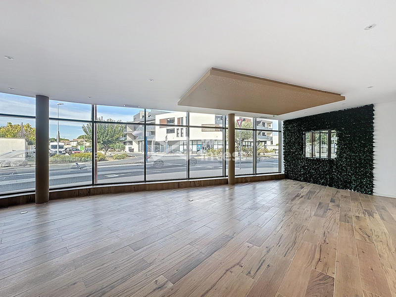 Local commercial - 130 m² - 4 pièces