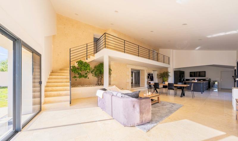 Maison - 260 m² - 6 pièces