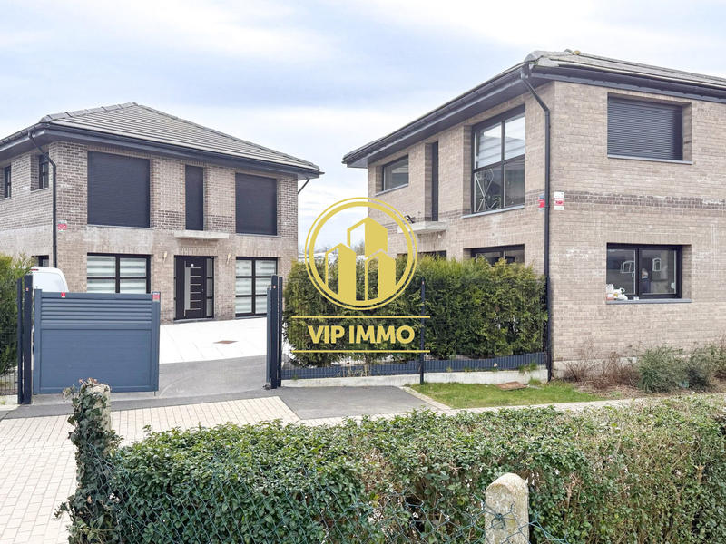 Maison - 220 m² - 10 pièces