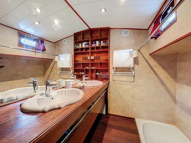 Péniche - 170 m² - 7 pièces