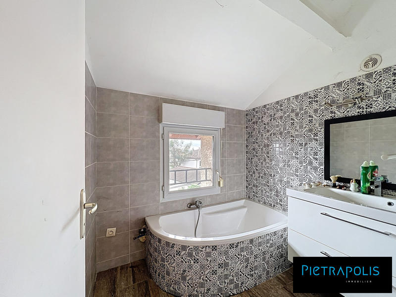 Maison - 86 m² - 4 pièces