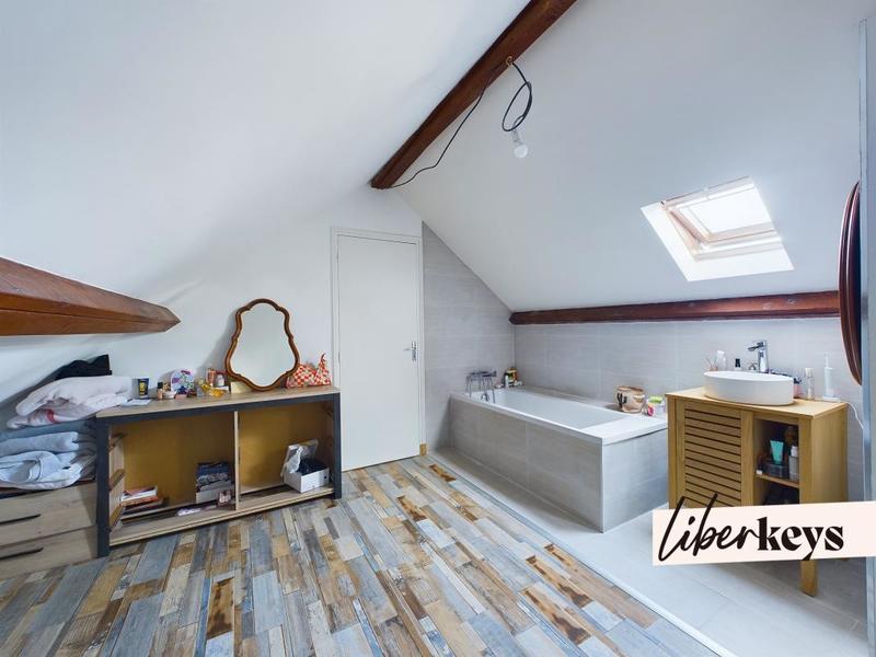 Maison - 280 m² - 7 pièces