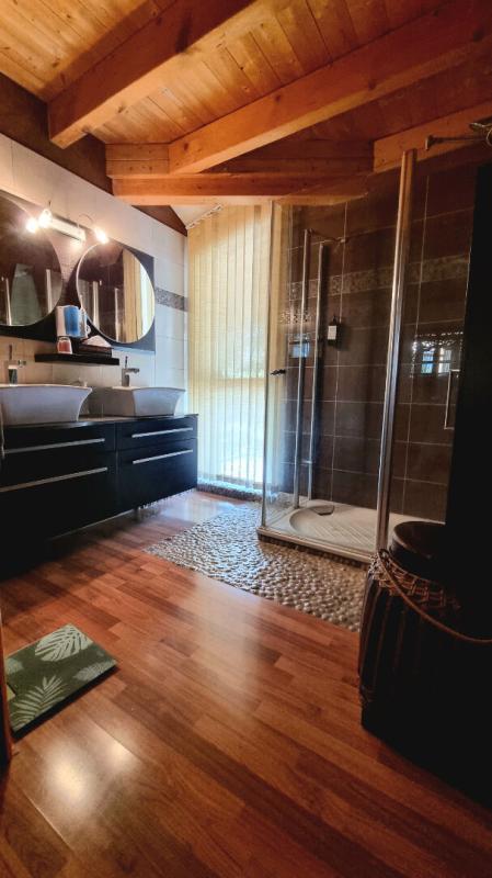 Maison - 250 m² - 9 pièces