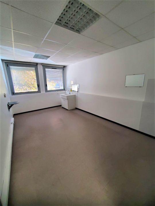 Bureau - 200 m² - 10 pièces