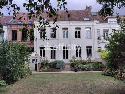 Maison - 270 m² - 11 pièces