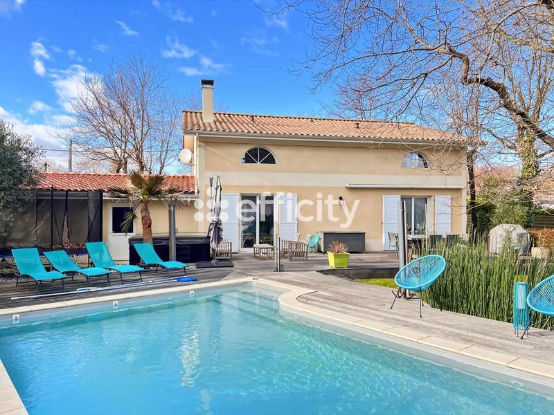 Propriété - 280 m² - 14 pièces